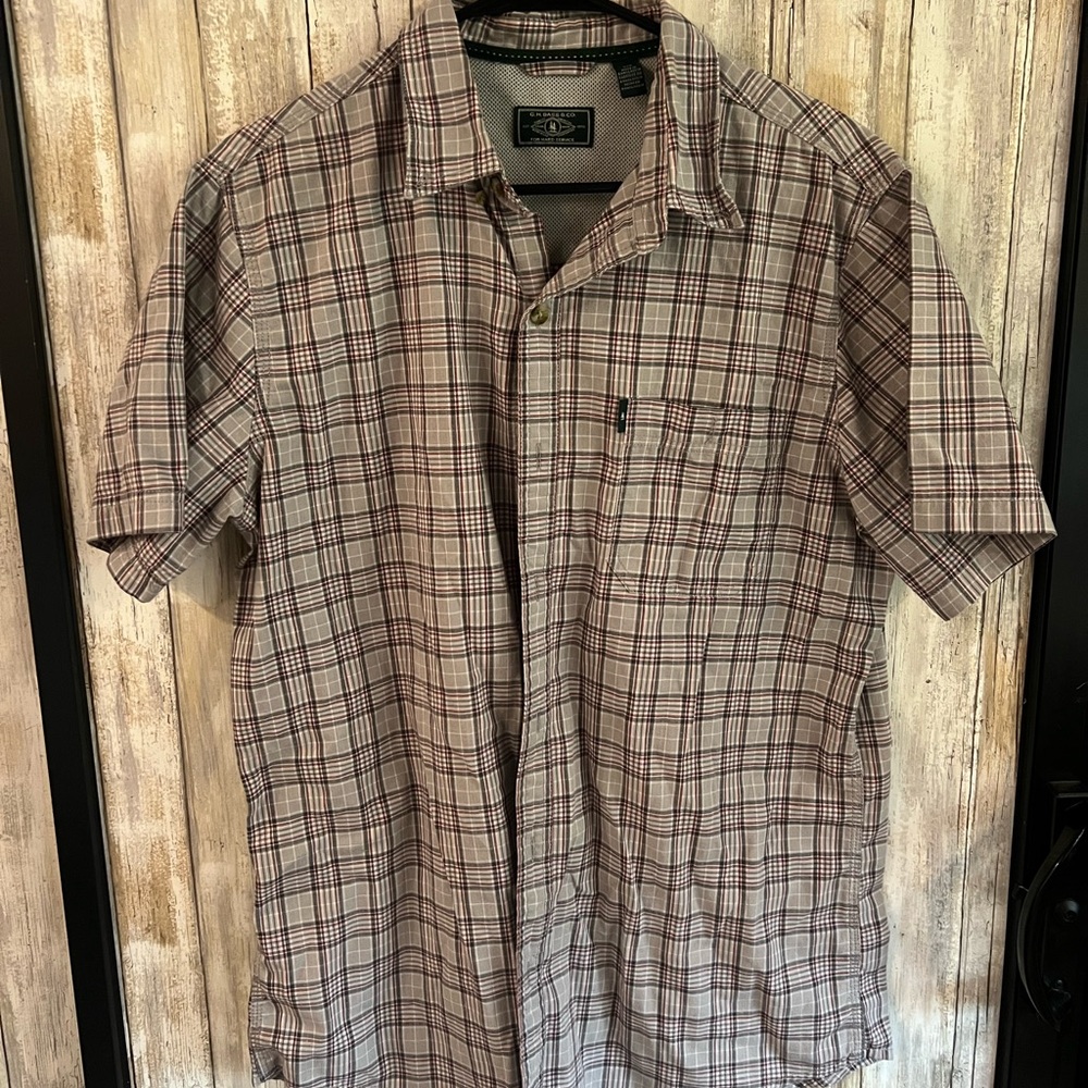 G. H. Bass & Co. Gray & Red Short Sleeve Plaid Shirt